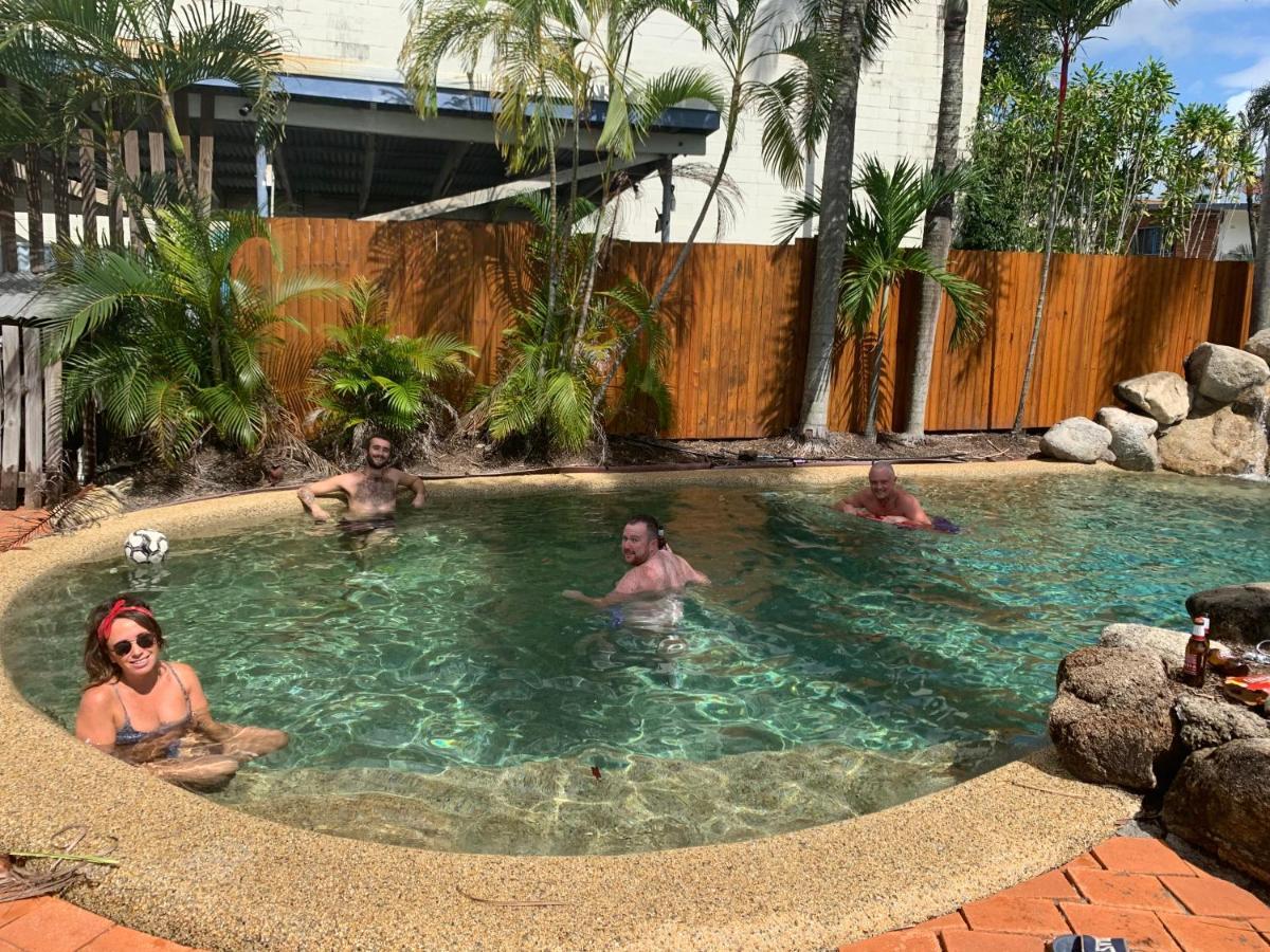 Mumma's Hostel Cairns Buitenkant foto